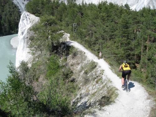 Rheinschlucht nähe Versam Bahnhof